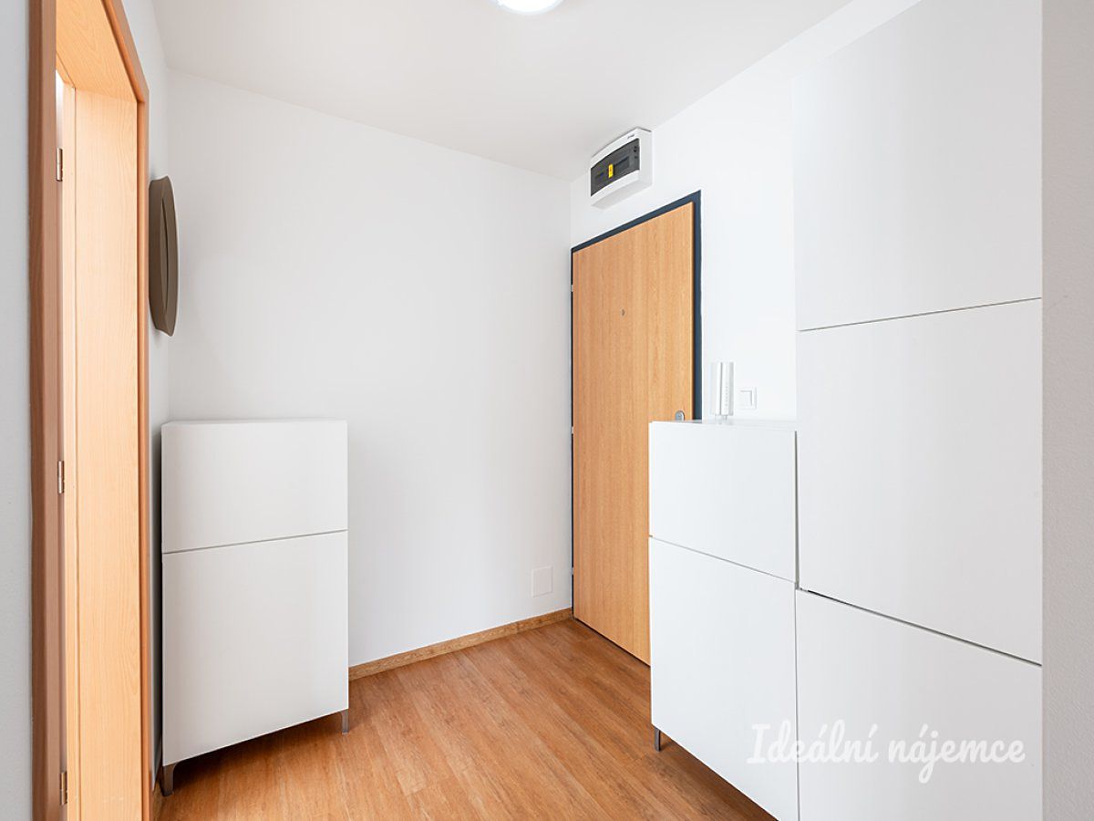 Pronájem bytu 2+kk 44 m² – fotografie 3