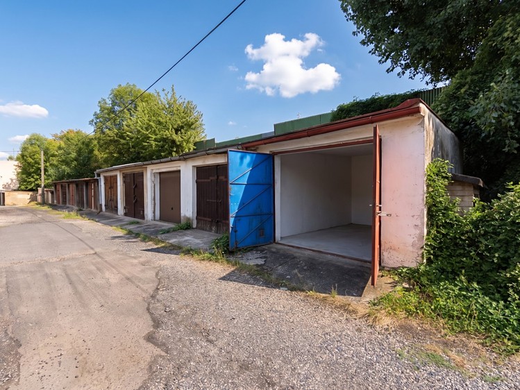 Pronájem bytu 2+kk, 53 m² (2 z 32)