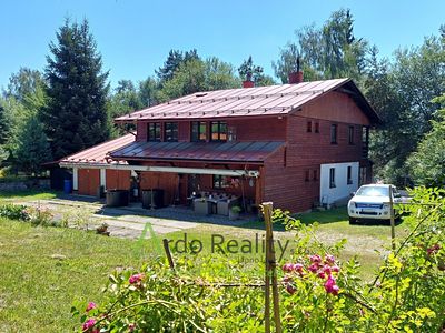 Prodej rodinného domu 232 m², pozemek 2244 m²