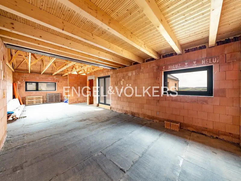 Prodej rodinného domu 240 m², pozemek 913 m², Holýšov – náhled fotky 2