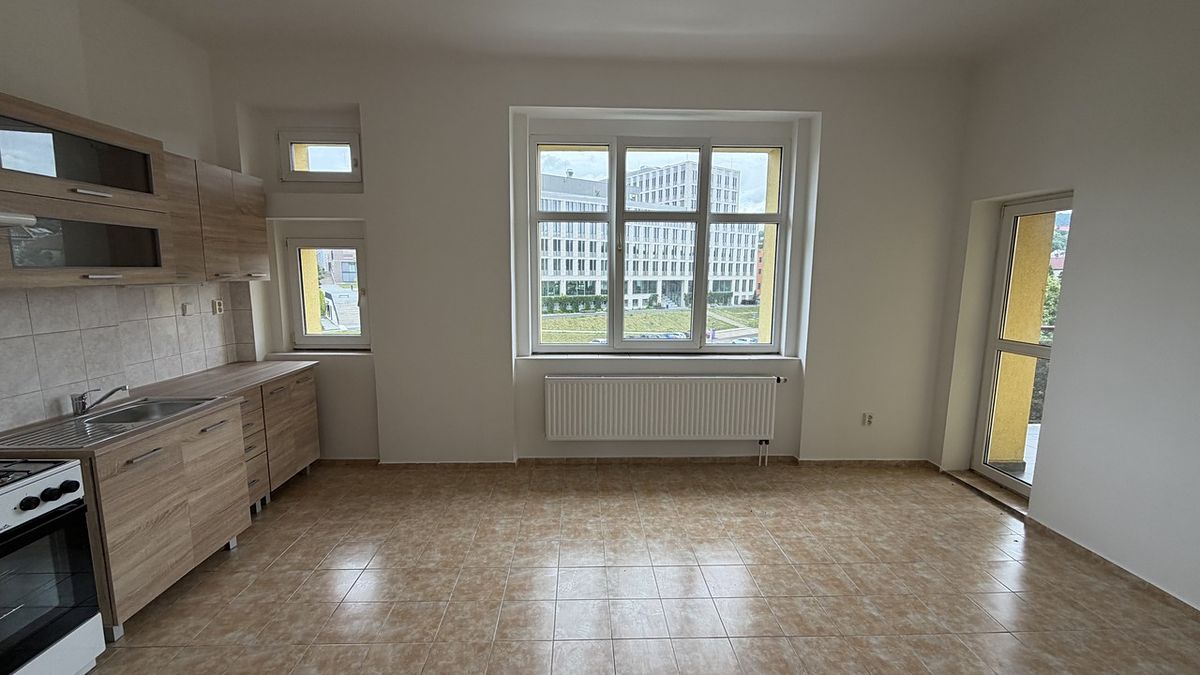 Pronájem bytu 2+1 75 m² – fotografie 3