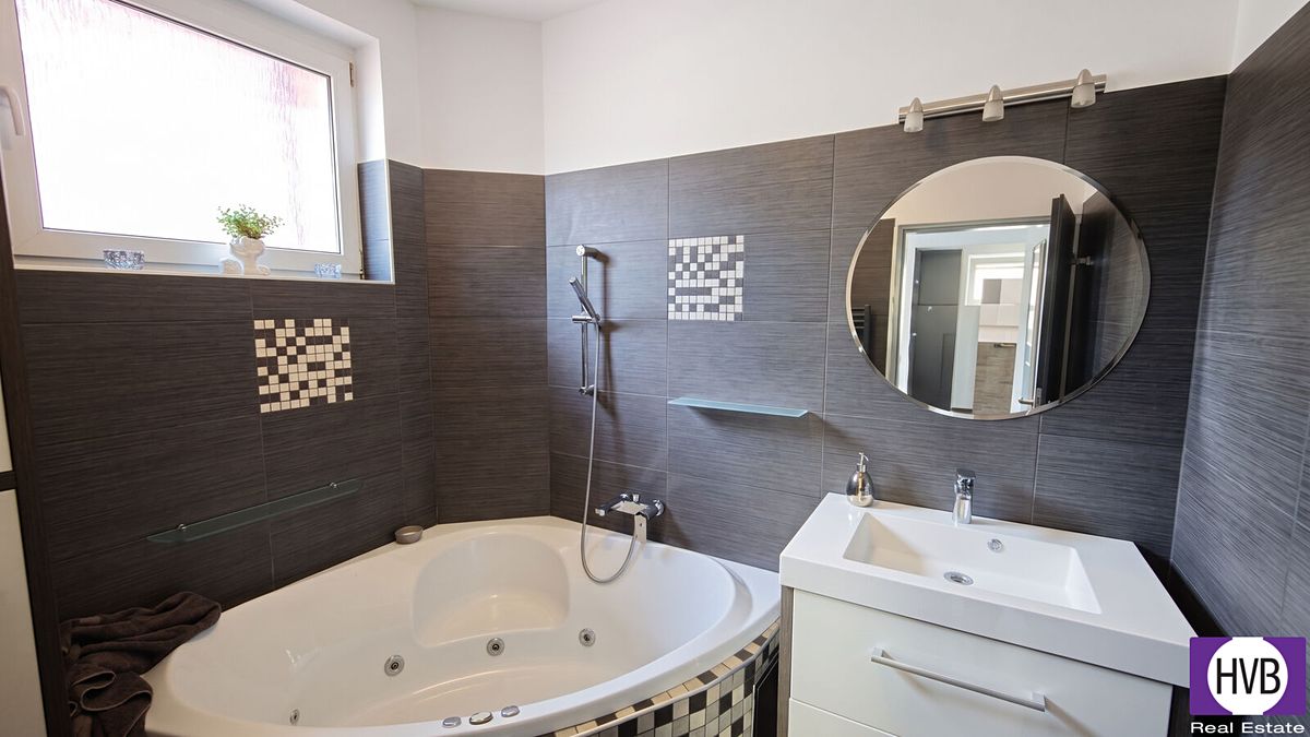 Pronájem bytu 6 pokojů a více 162 m² – fotografie 5