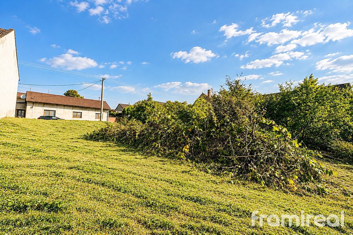 Prodej stavebního pozemku 1033 m² – fotografie 3