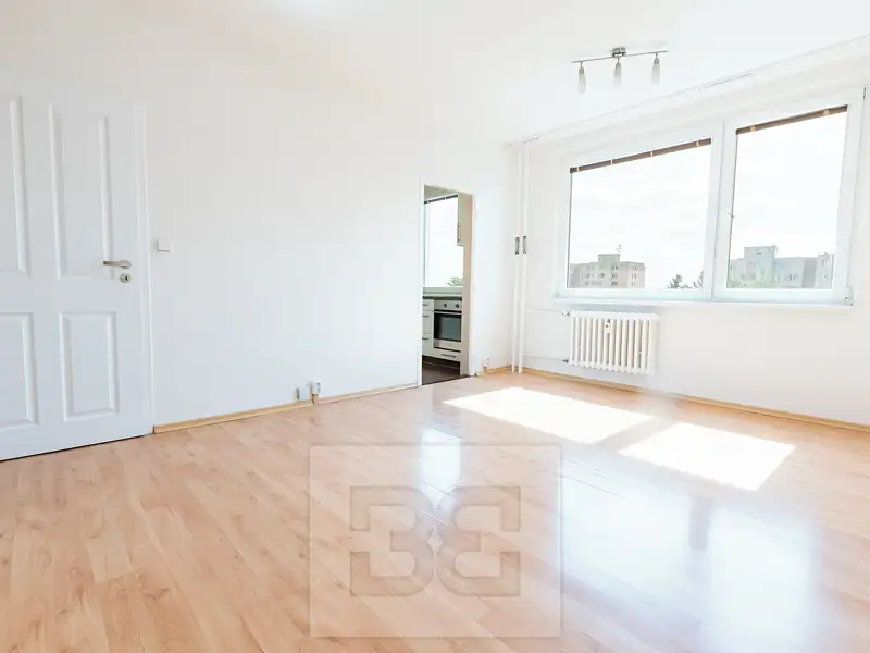 Pronájem bytu 1+kk 29 m², Praha – náhled fotky 1