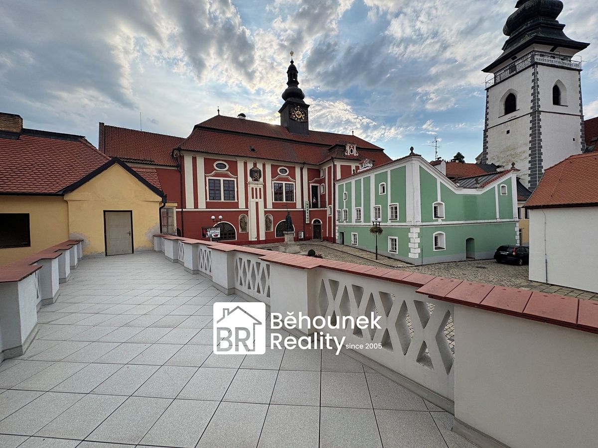Prodej vily 950 m², pozemek 678 m² – fotografie 5