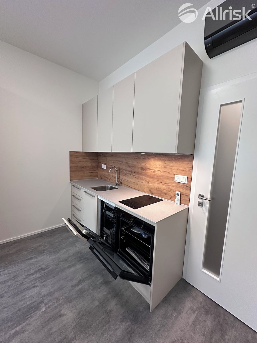 Pronájem bytu 1+kk 34 m² – fotografie 2