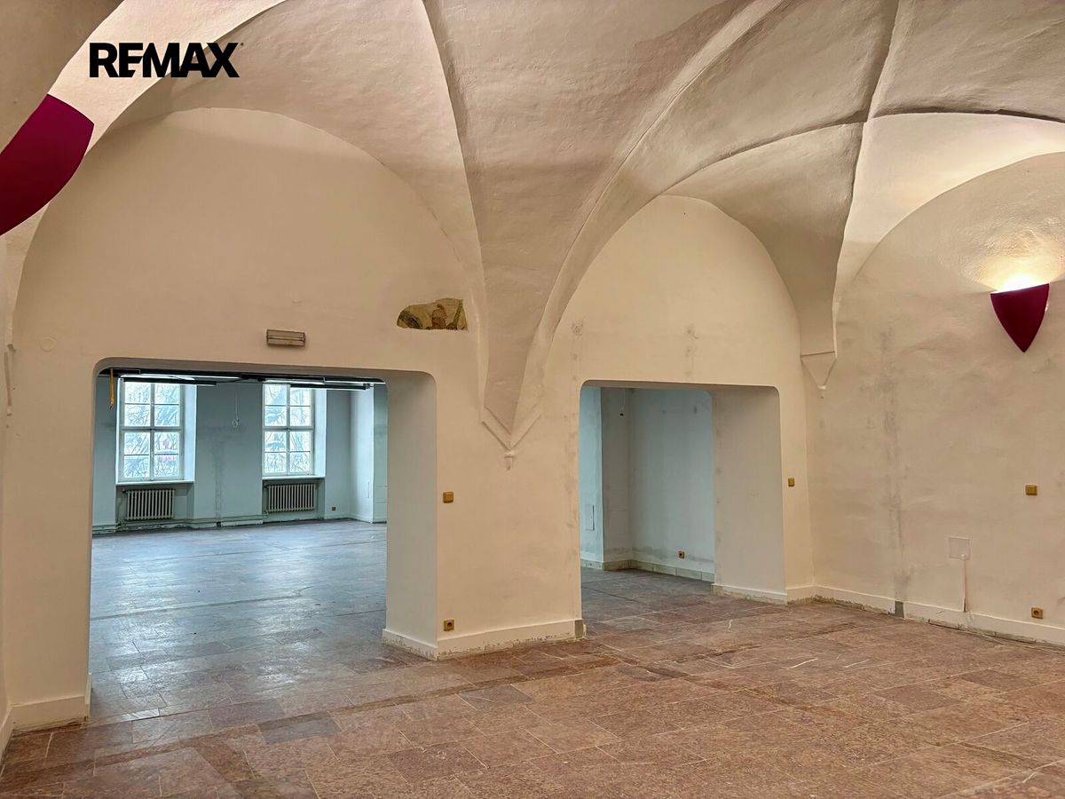 Pronájem kanceláře 206 m² – fotografie 2