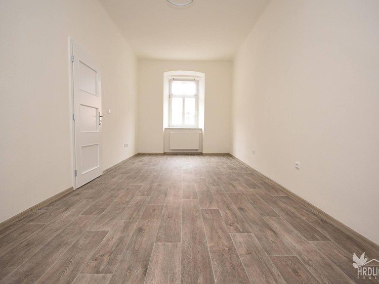 Pronájem bytu 2+1, 74 m² (6 z 11)