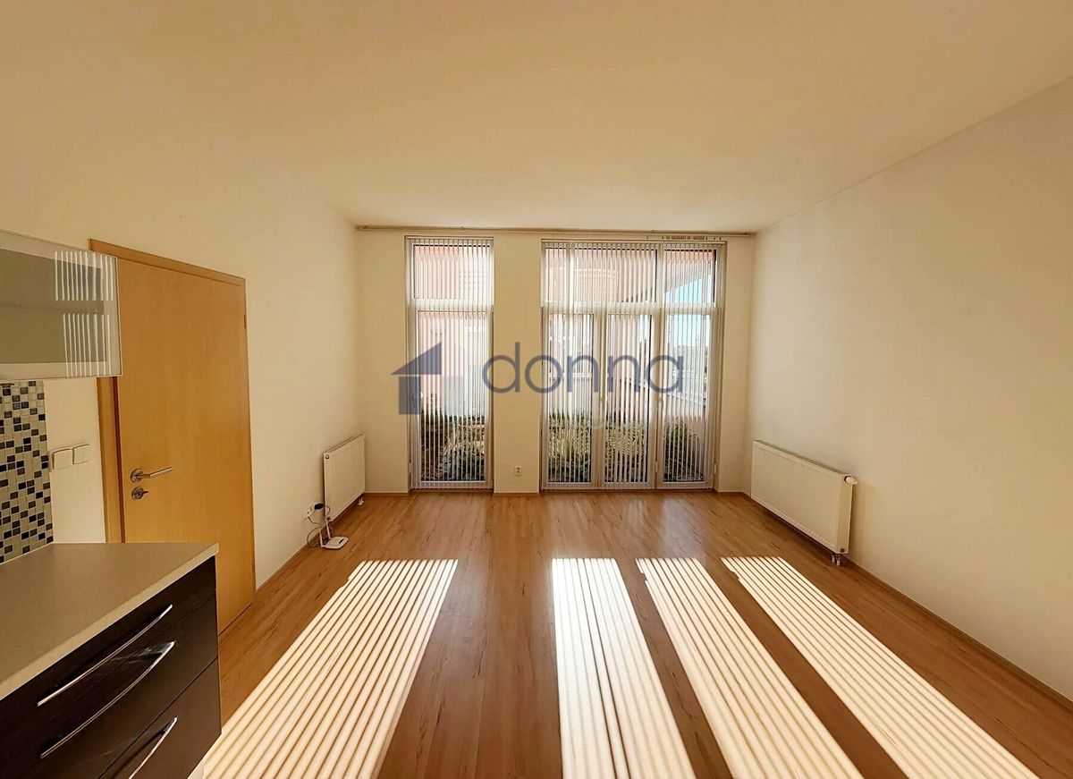 Pronájem bytu 2+kk 55 m² – fotografie 2