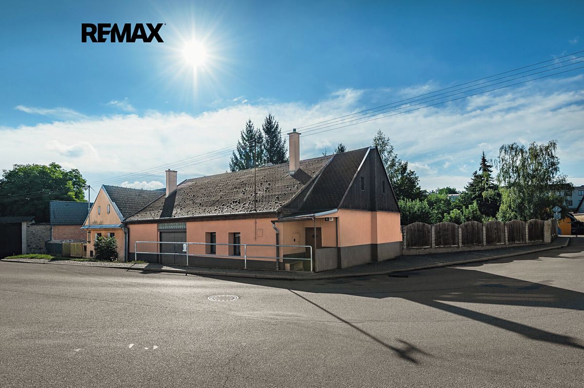 Prodej rodinného domu 166 m², pozemek 671 m² – fotografie 2