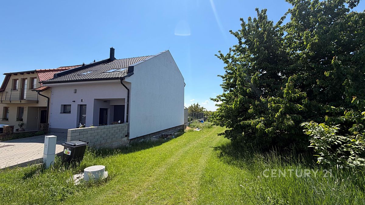 Prodej stavebního pozemku 2026 m²