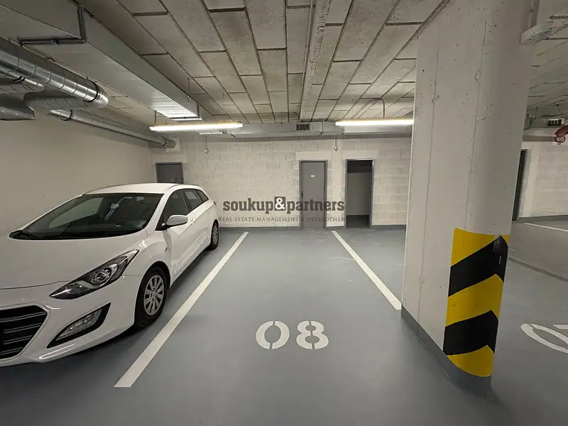 Pronájem garážového stání 15 m², Praha – náhled fotky 1