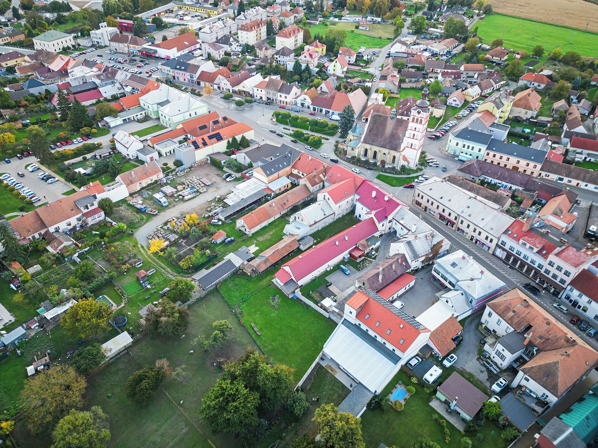 Prodej rodinného domu 700 m², pozemek 4338 m²