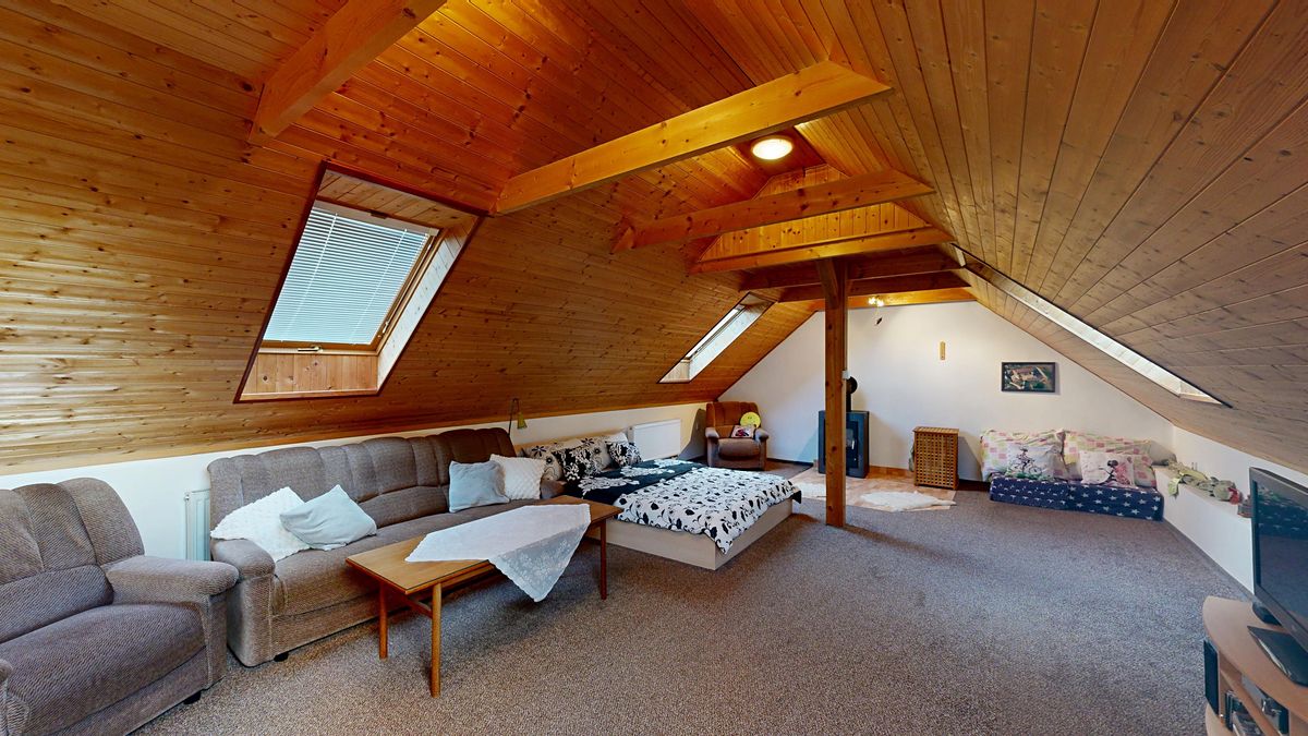 Prodej rodinného domu 159 m², pozemek 370 m² – fotografie 2