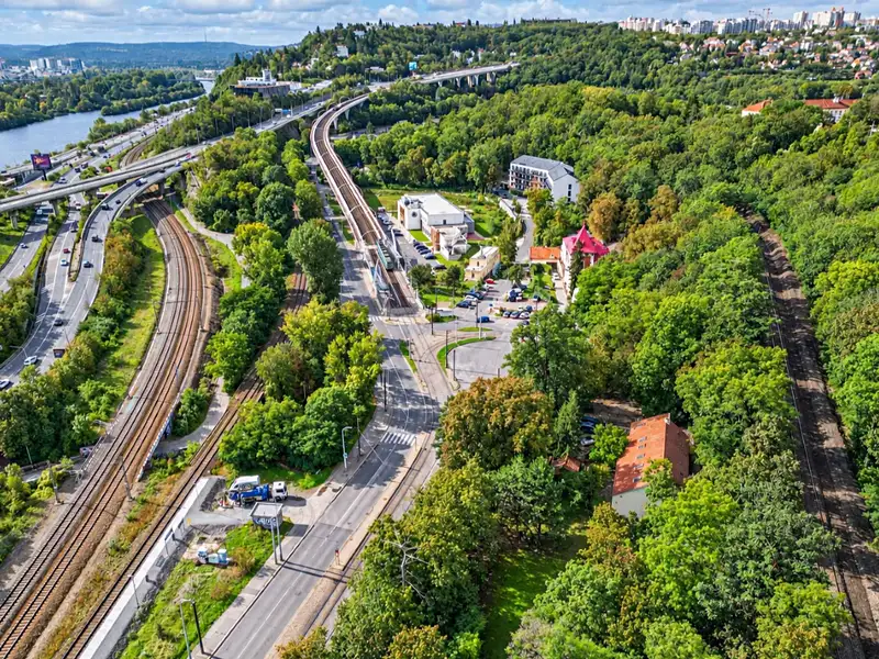 Prodej stavebního pozemku 1168 m², Praha – náhled fotky 3