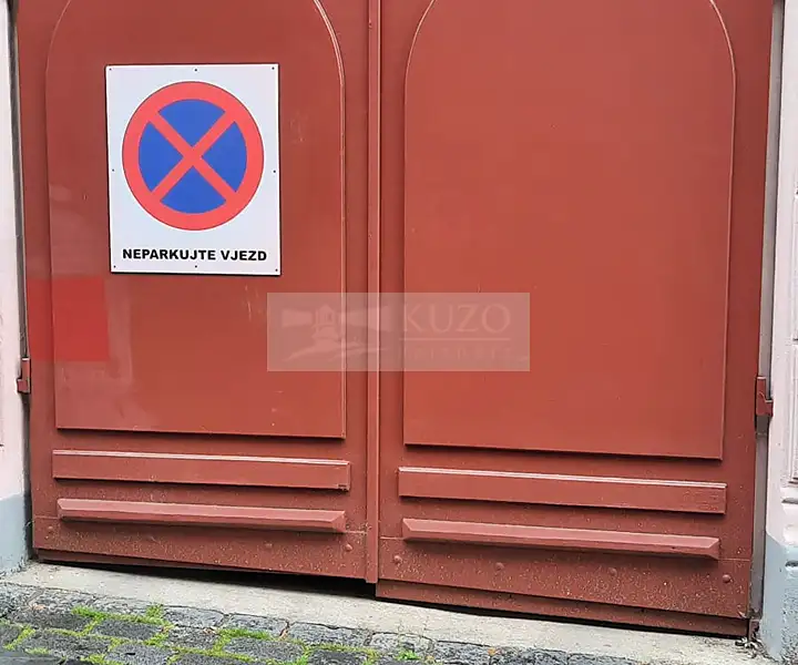 Pronájem garážového stání 10 m², Praha – náhled fotky 1