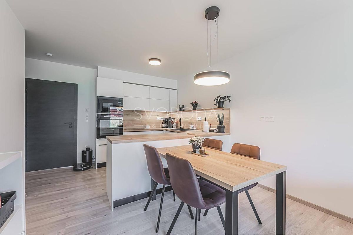 Pronájem rodinného domu 108 m², pozemek 110 m² – fotografie 3