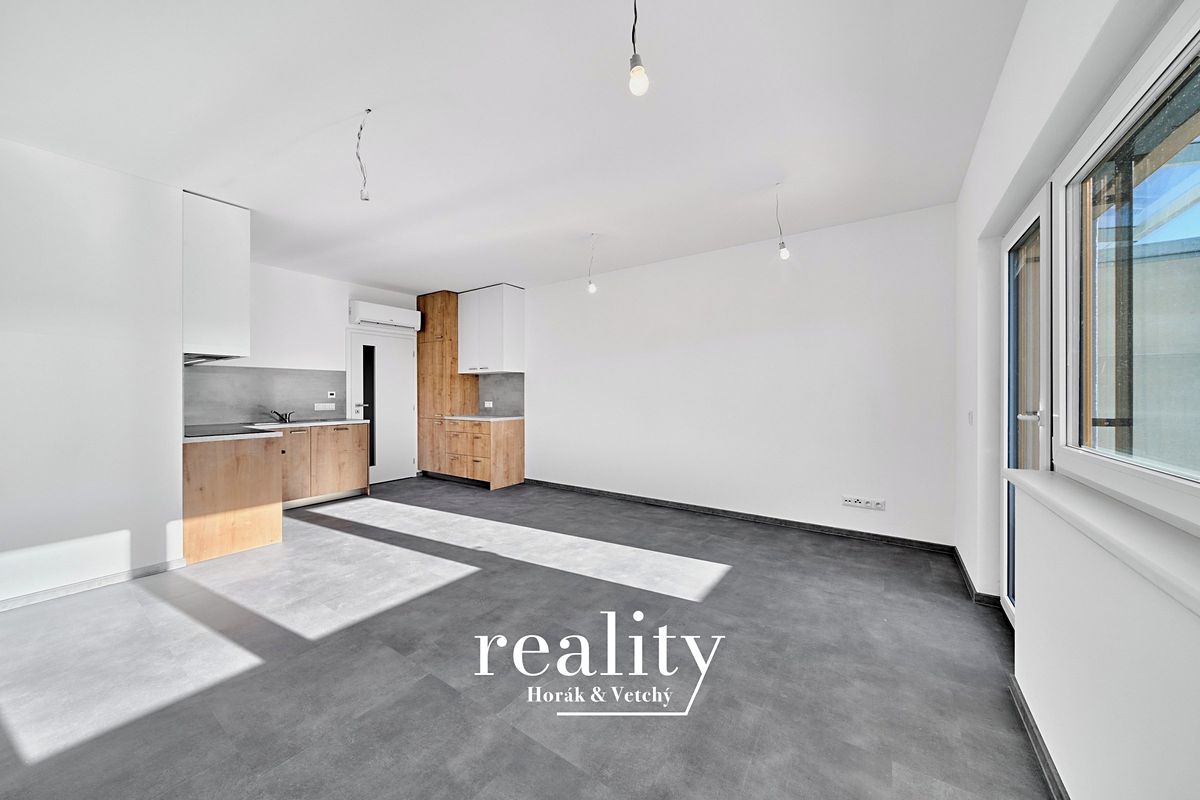 Pronájem bytu 1+kk 36 m² – fotografie 4