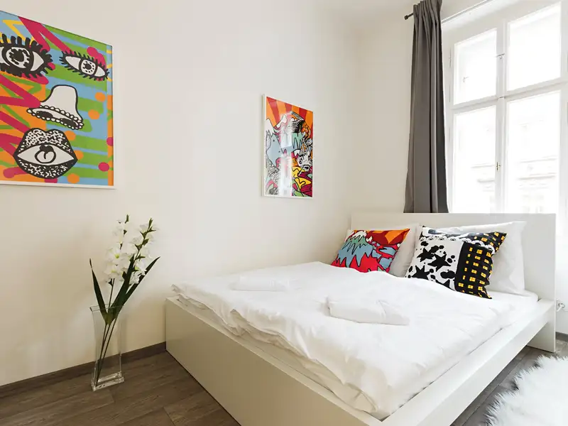 Pronájem bytu 1+kk 300 m², Praha – náhled fotky 2