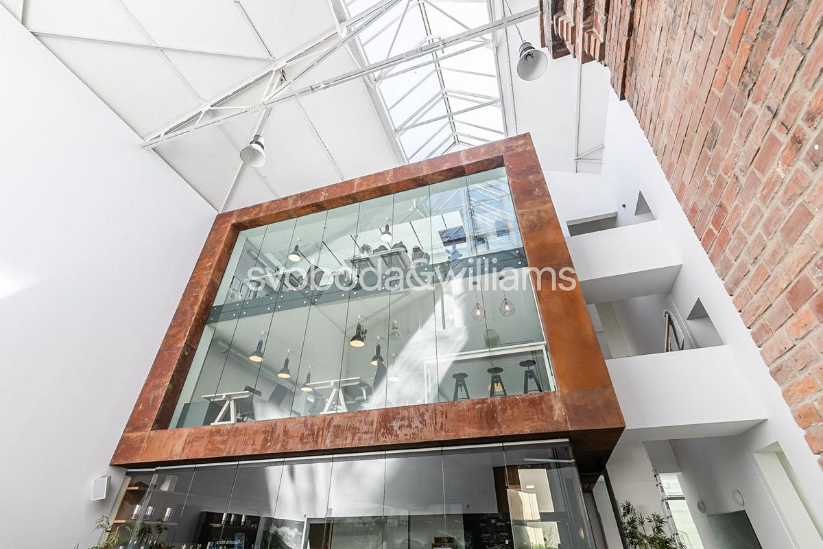 Pronájem kanceláře 173 m² – fotografie 3