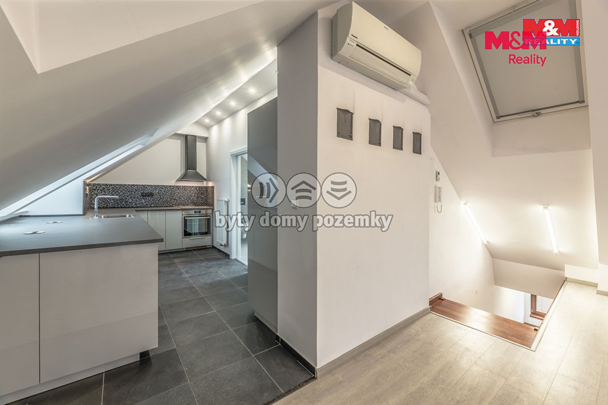 Pronájem bytu atypický 90 m² – fotografie 2
