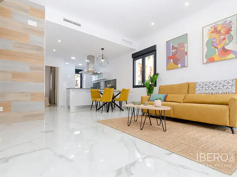 Prodej vily 95 m², pozemek 115 m², Torrevieja – náhled fotky 2
