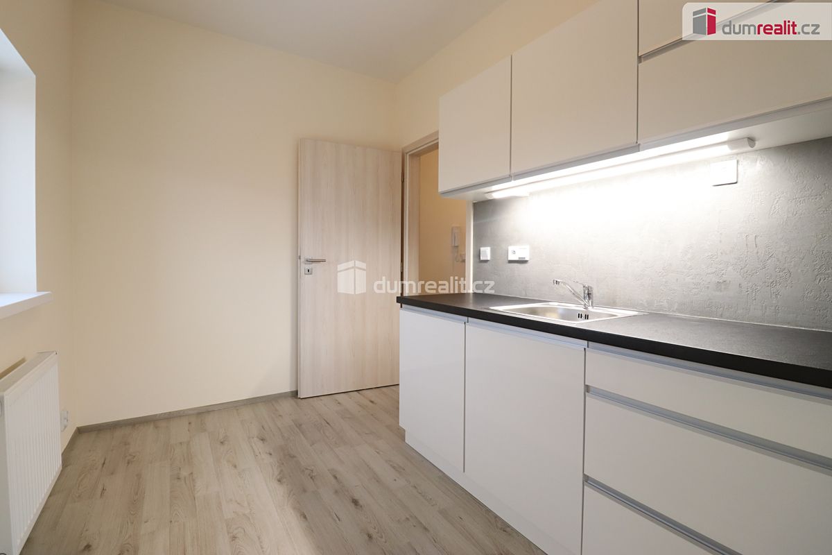 Pronájem bytu 2+kk 39 m² – fotografie 2