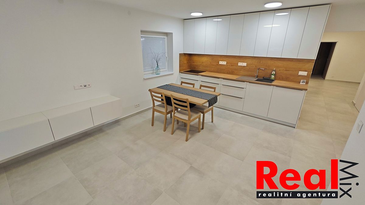 Pronájem bytu 3+kk 85 m² – fotografie 4