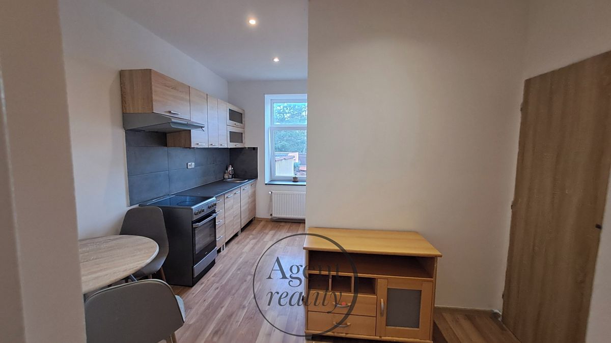 Pronájem bytu 2+1 40 m² – fotografie 3