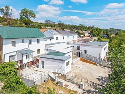Prodej rodinného domu 940 m², pozemek 5787 m²