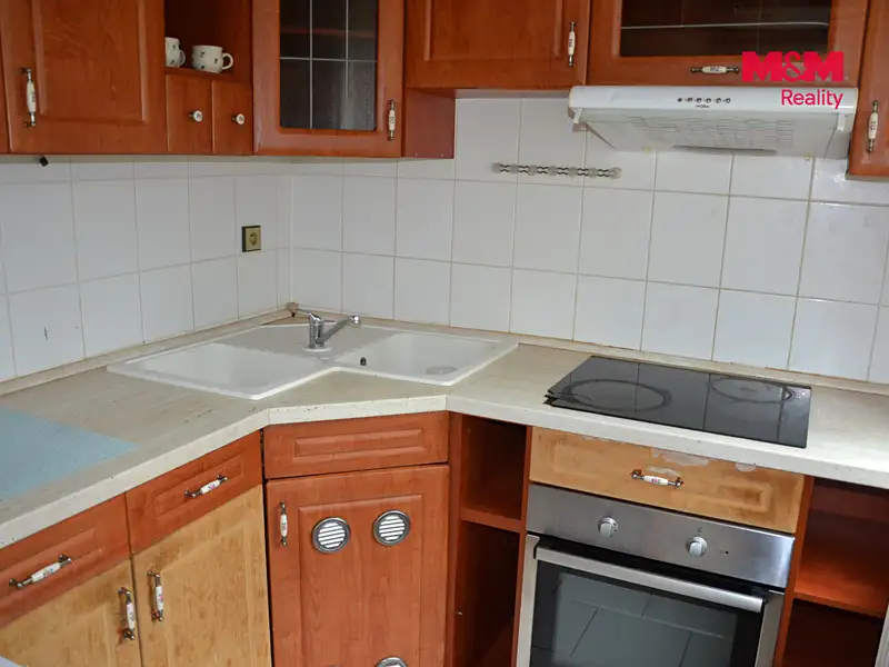 Prodej rodinného domu 250 m², pozemek 750 m², Hronov – náhled fotky 2