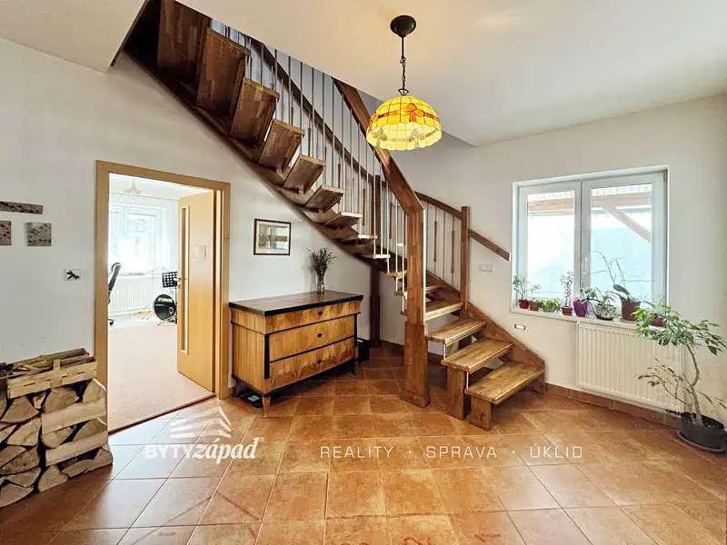 Prodej rodinného domu 180 m², pozemek 570 m², Tymákov – náhled fotky 2