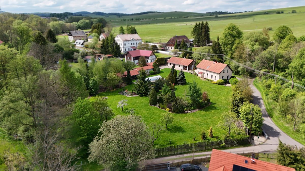 Prodej vícegeneračního domu 340 m², pozemek 4725 m², Verneřice – fotka 1 z 3