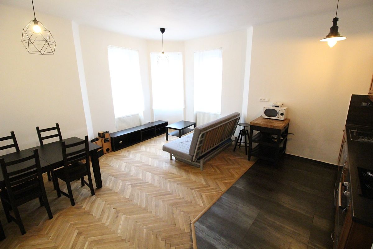 Pronájem bytu 4+kk 98 m² – fotografie 2