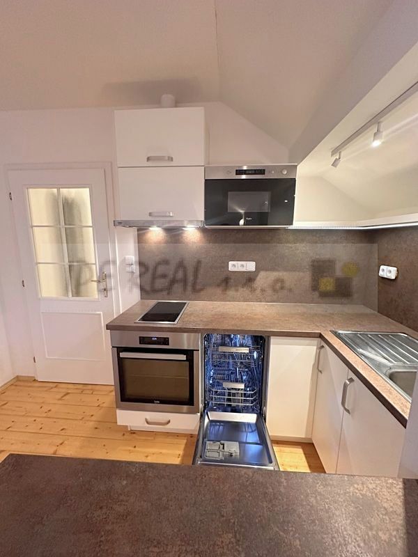 Pronájem bytu 2+kk 80 m² – fotografie 3