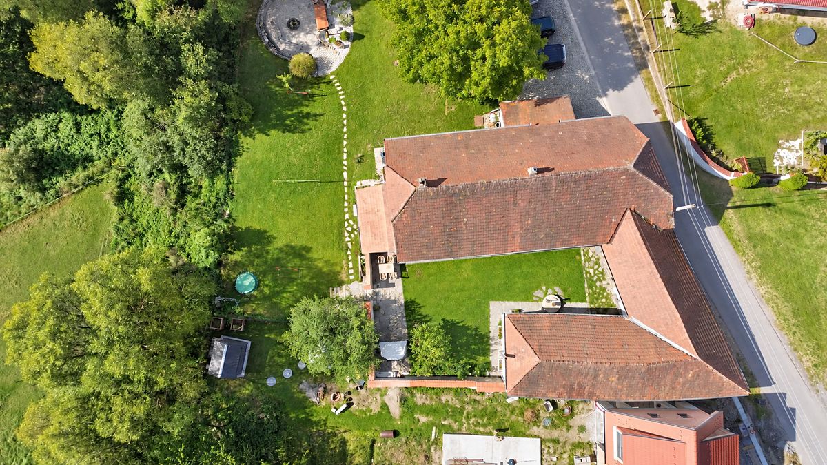 Prodej rodinného domu 185 m², pozemek 1828 m², Kamenný Újezd – fotka 1 z 3