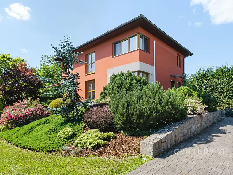 Pronájem rodinného domu 210 m², pozemek 1586 m², Mukařov – náhled fotky 2