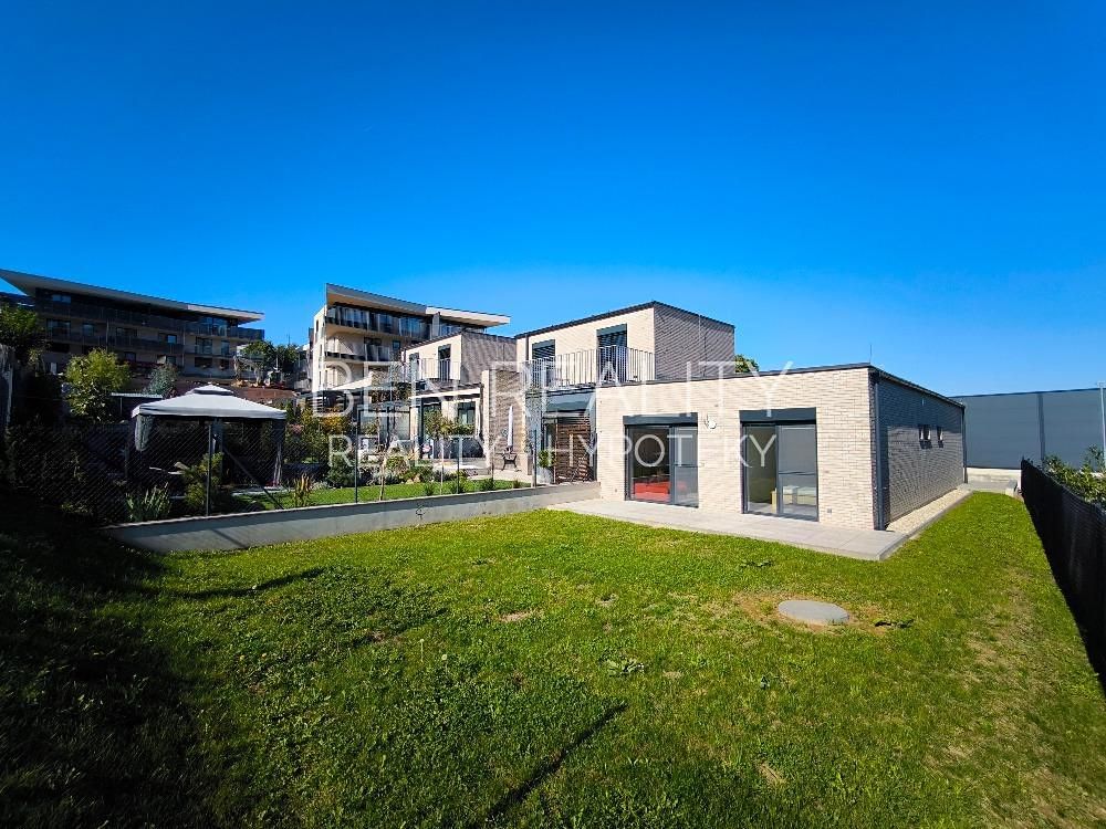 Prodej rodinného domu 80 m², pozemek 334 m² – fotografie 2