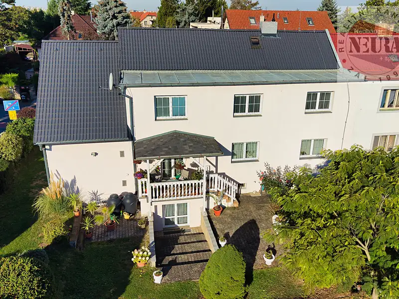 Prodej rodinného domu 297 m², pozemek 910 m², Praha – náhled fotky 1