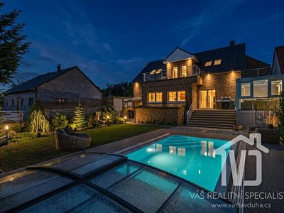 Prodej rodinného domu 337 m², pozemek 730 m²