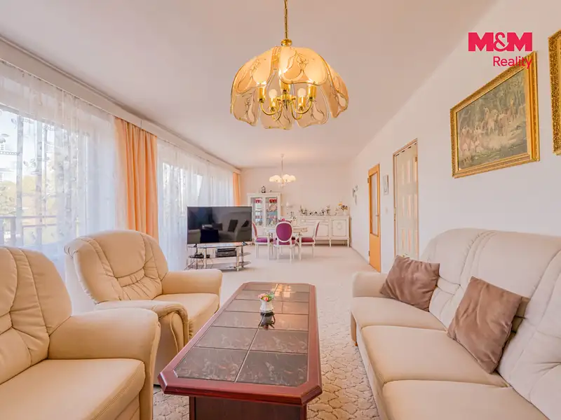 Prodej rodinného domu 230 m², pozemek 817 m², Dobřany – náhled fotky 3