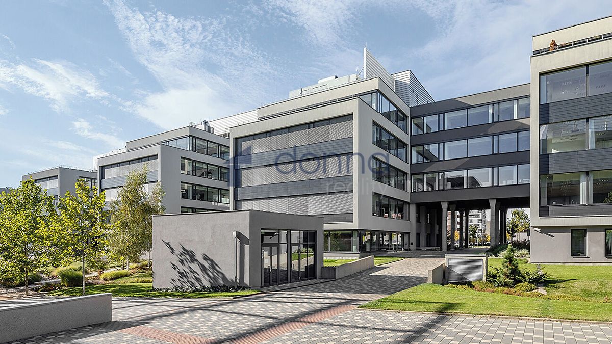 Pronájem kanceláře 1398 m²