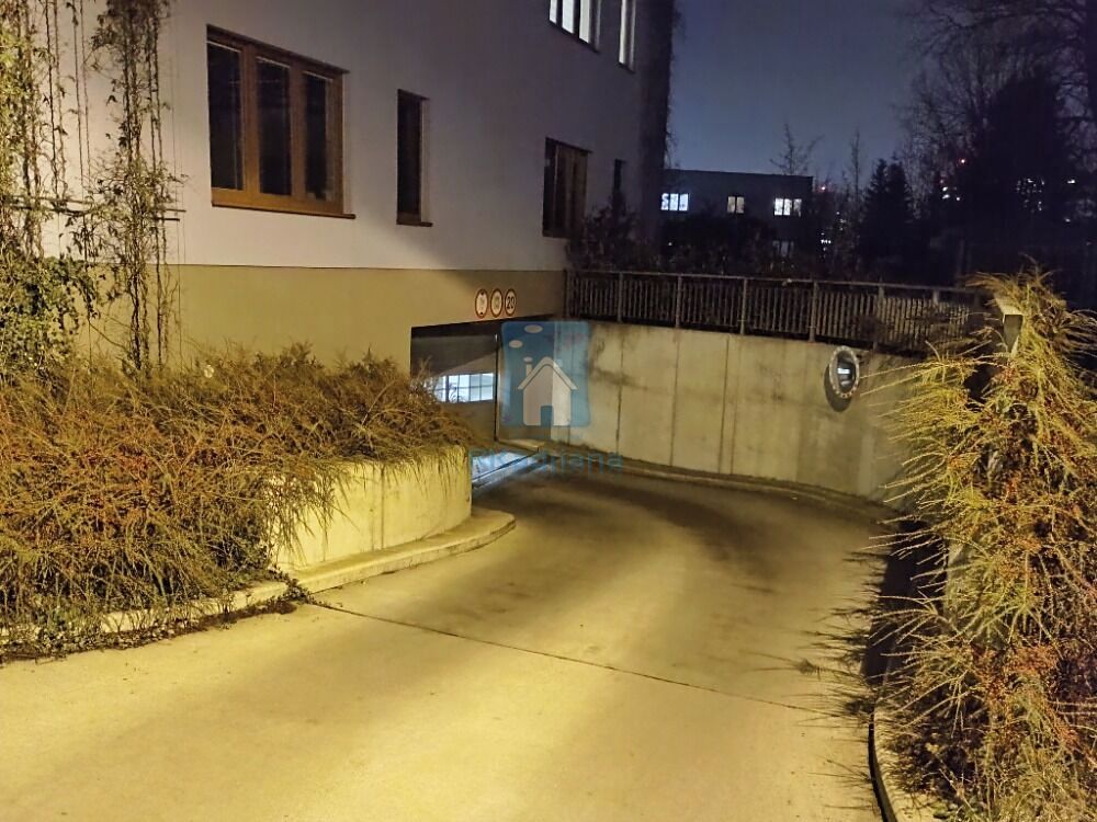 Pronájem garážového stání 12 m² – fotografie 3