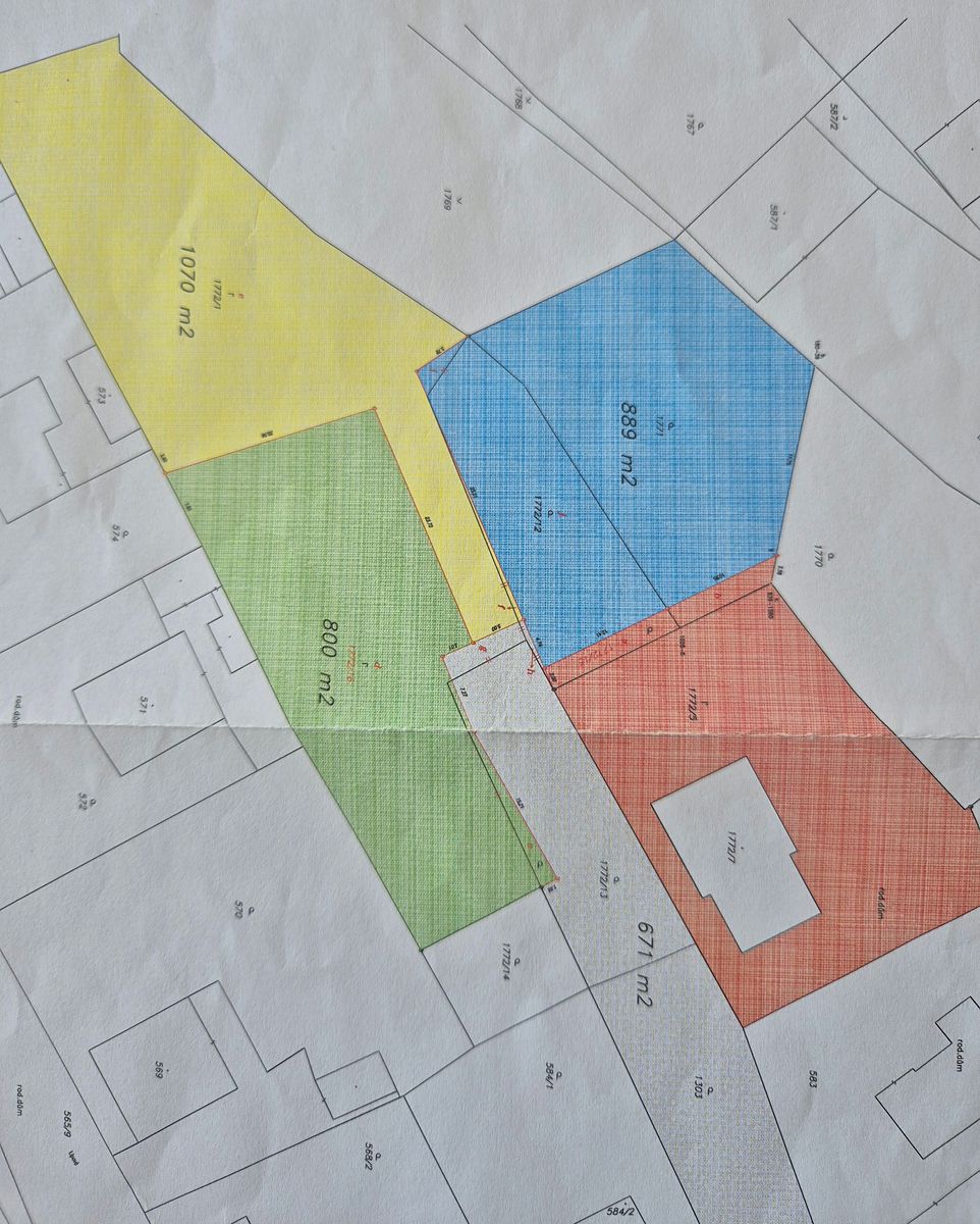 Prodej stavebního pozemku 889 m² – fotografie 2