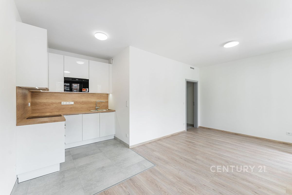 Pronájem bytu 1+kk 36 m², Praha – fotka 1 z 3