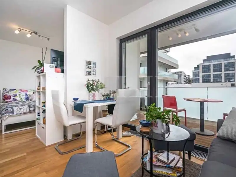 Pronájem bytu 1+kk 38 m², Praha – náhled fotky 2