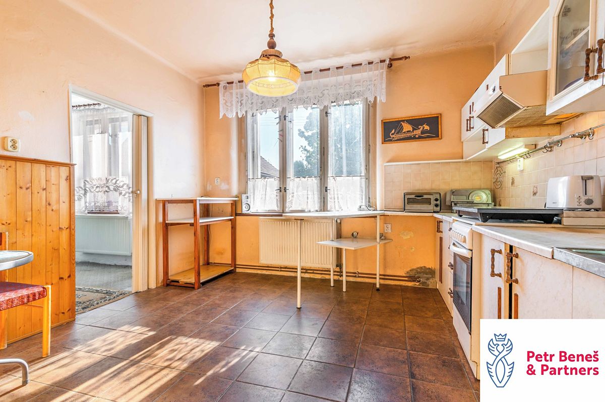Prodej rodinného domu 77 m², pozemek 348 m² – fotografie 2