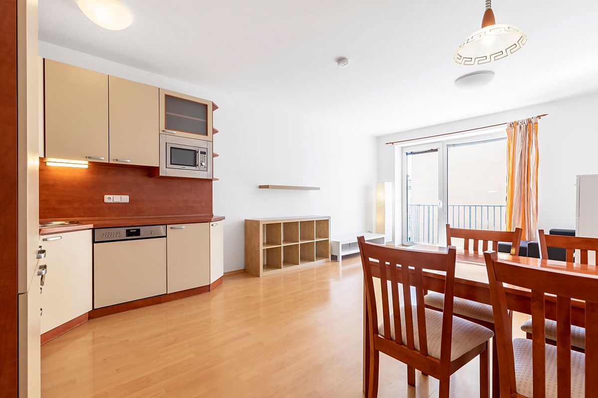 Pronájem bytu 2+kk 62 m² – fotografie 2