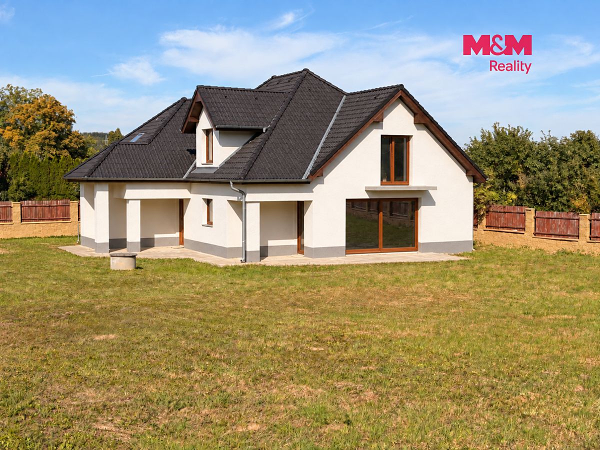 Prodej rodinného domu 253 m², pozemek 1752 m² – fotografie 2