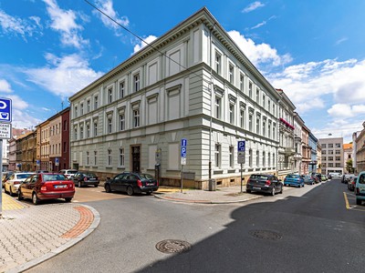 Pronájem garážového stání 15 m²